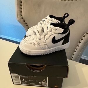 Nike jordan 1 Low ALT SIZE 4